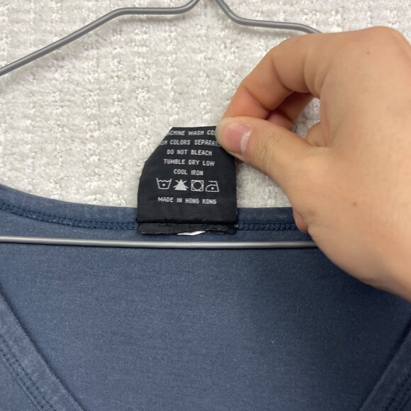 Y2K VTG Buck Knives Gray V Neck T Shirt Women's XXL Goth Holographic Heart Cyber - Picture 8 of 16